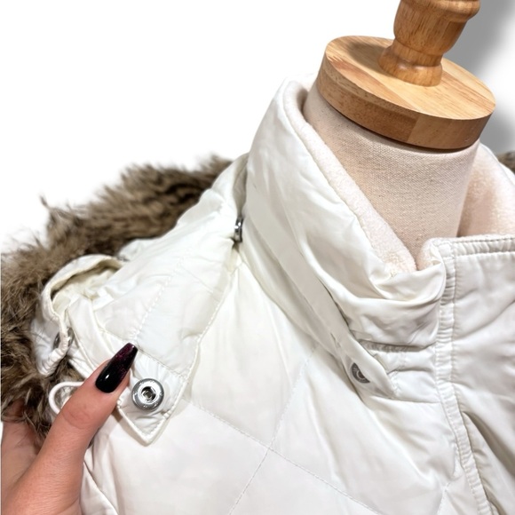 Eddie Bauer Cream Quilted Goose Down Hooded Faux Fur Belted Jacket Size Large - Picture 8 of 12